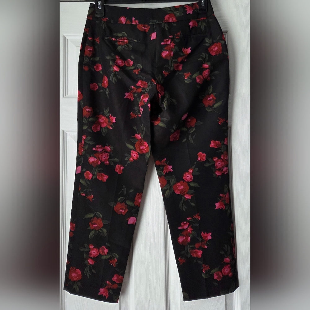 Talbots Heritage Petite Pants with Red Floral Print Size 8P Like New - Picture 5 of 11